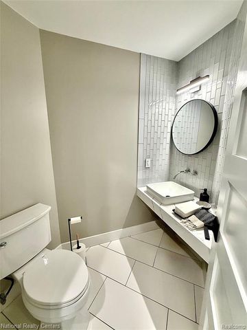 7050 Lake Shannon Court, Fenton, MI 48430