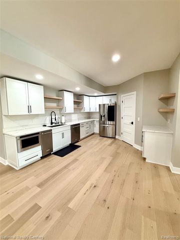 7050 Lake Shannon Court, Fenton, MI 48430