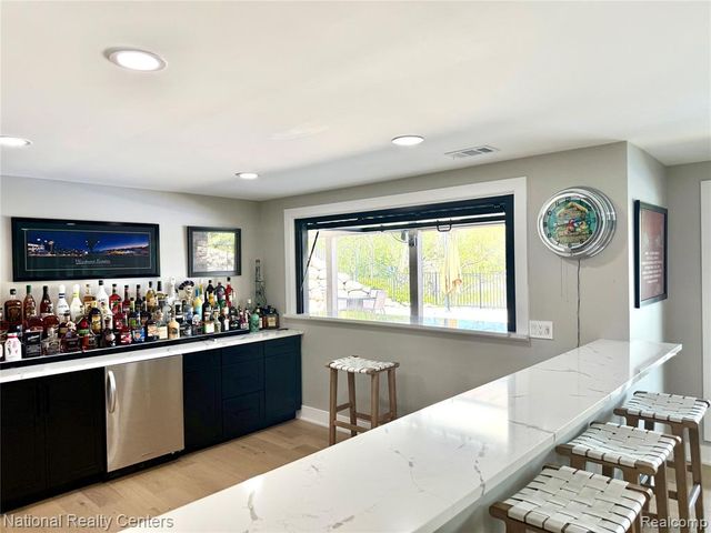 7050 Lake Shannon Court, Fenton, MI 48430