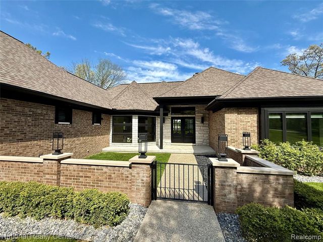 7050 Lake Shannon Court, Fenton, MI 48430