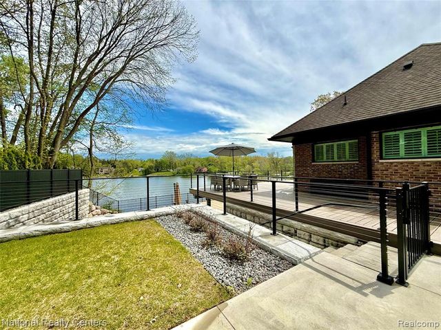 7050 Lake Shannon Court, Fenton, MI 48430
