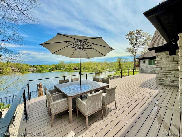 7050 Lake Shannon Court, Fenton, MI 48430