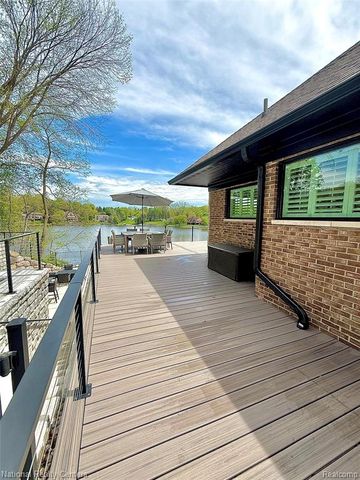 7050 Lake Shannon Court, Fenton, MI 48430