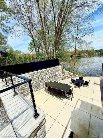 7050 Lake Shannon Court, Fenton, MI 48430