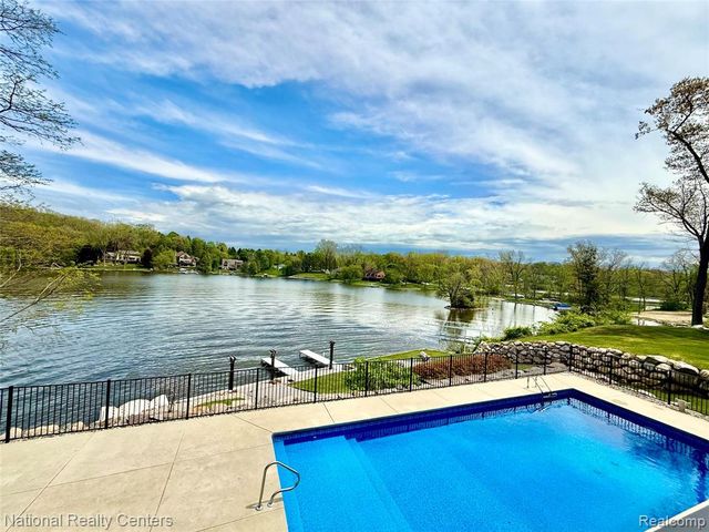 7050 Lake Shannon Court, Fenton, MI 48430