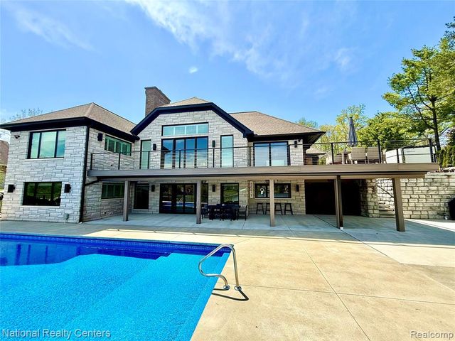 7050 Lake Shannon Court, Fenton, MI 48430