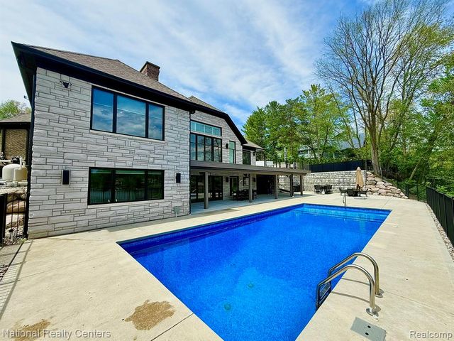 7050 Lake Shannon Court, Fenton, MI 48430