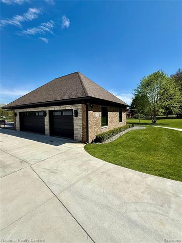 7050 Lake Shannon Court, Fenton, MI 48430