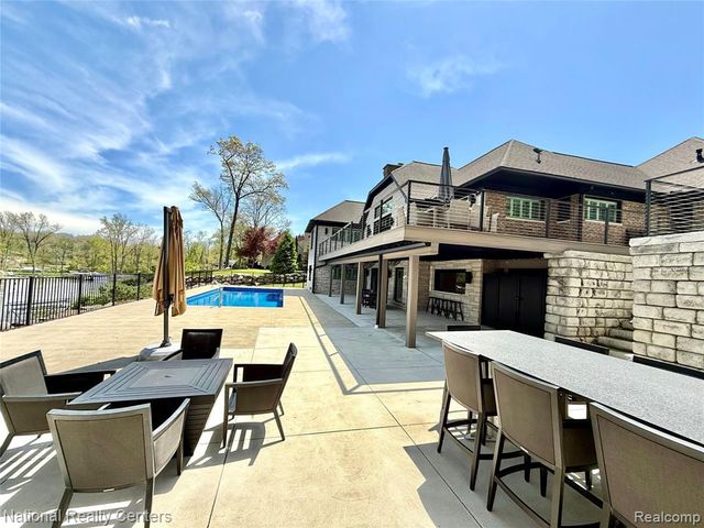 7050 Lake Shannon Court, Fenton, MI 48430