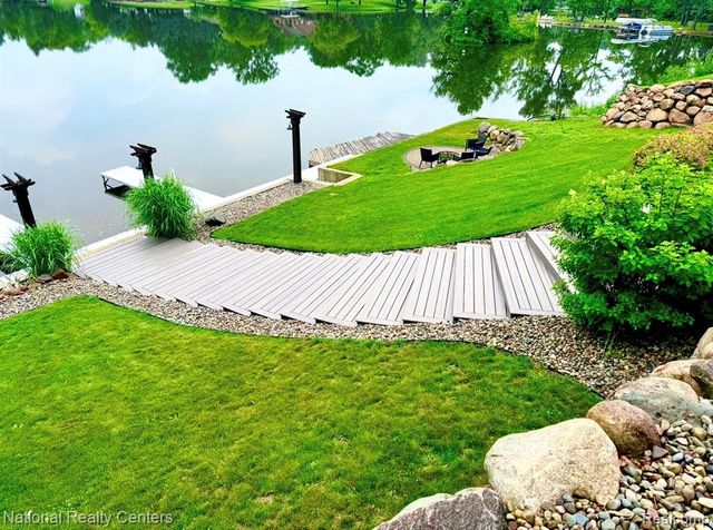 7050 Lake Shannon Court, Fenton, MI 48430
