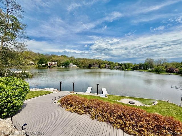 7050 Lake Shannon Court, Fenton, MI 48430