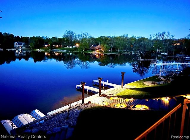 7050 Lake Shannon Court, Fenton, MI 48430