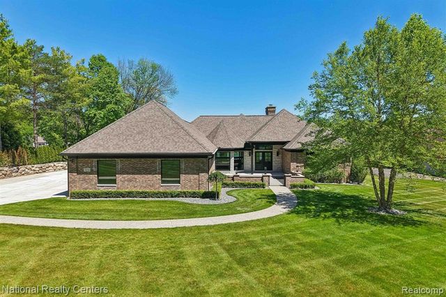 7050 Lake Shannon Court, Fenton, MI 48430
