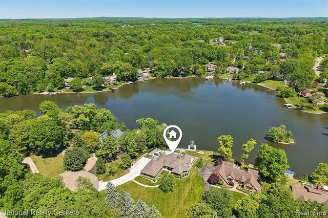 7050 Lake Shannon Court, Fenton, MI 48430