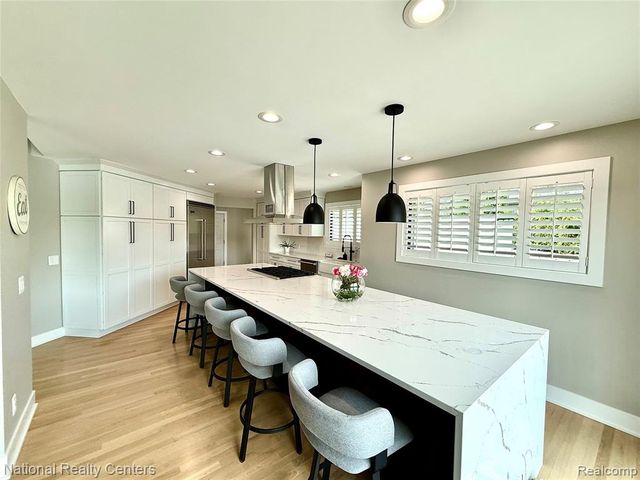 7050 Lake Shannon Court, Fenton, MI 48430
