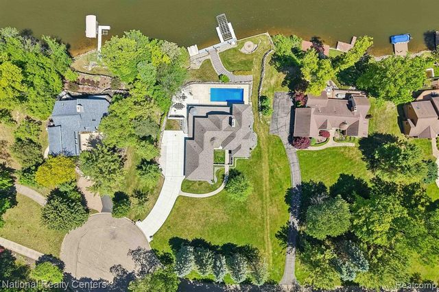 7050 Lake Shannon Court, Fenton, MI 48430