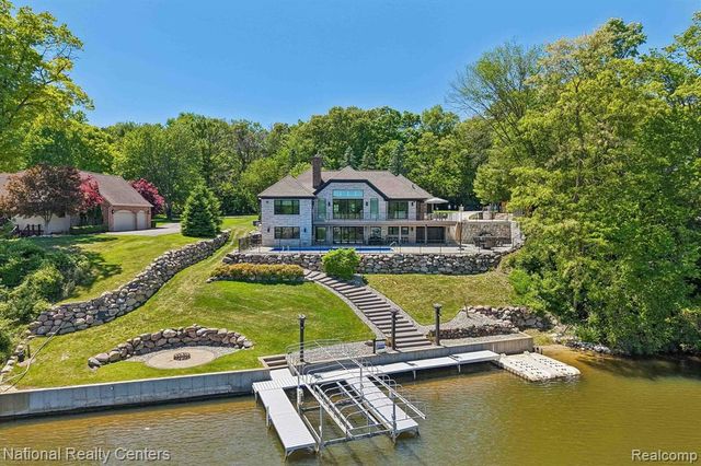 7050 Lake Shannon Court, Fenton, MI 48430