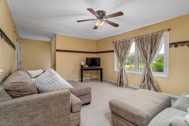 10 West Ave D, Webster, MA 01570