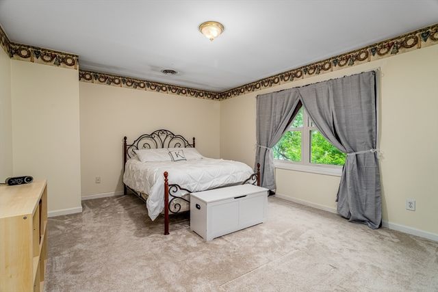 10 West Ave D, Webster, MA 01570