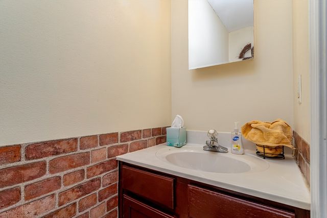 10 West Ave D, Webster, MA 01570