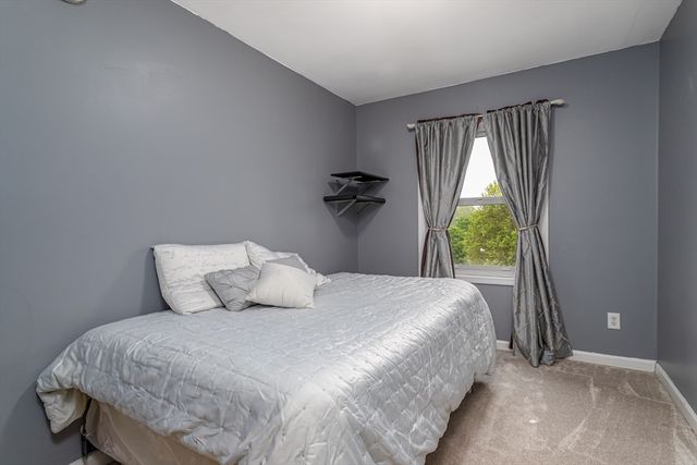 10 West Ave D, Webster, MA 01570