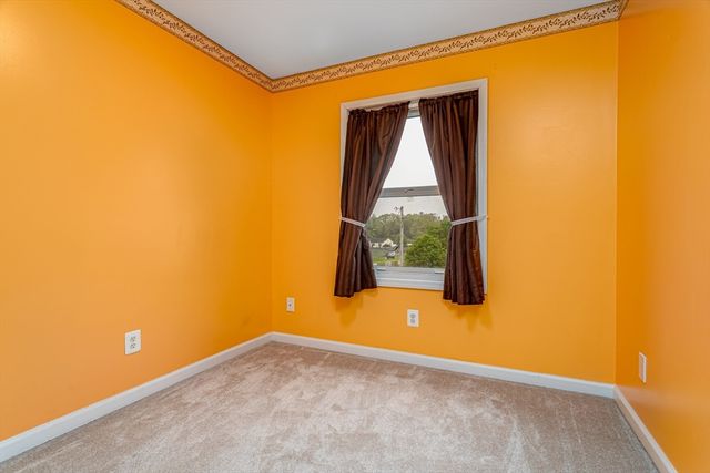 10 West Ave D, Webster, MA 01570