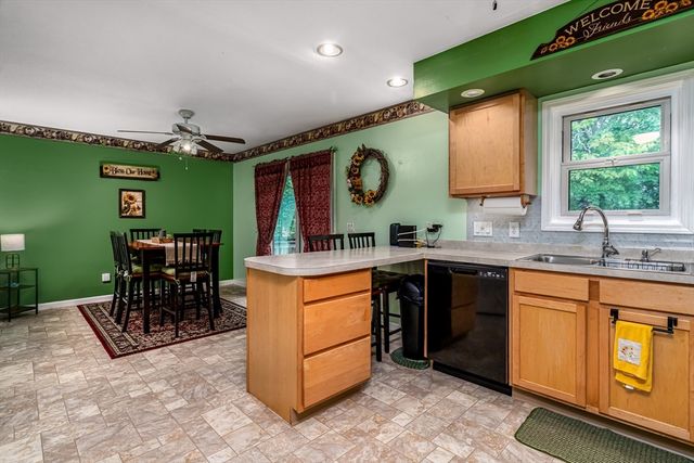 10 West Ave D, Webster, MA 01570