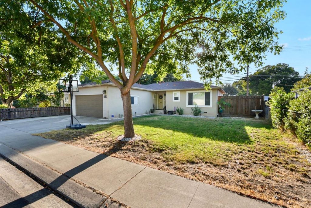 1909 Norman Way, Modesto, CA 95350