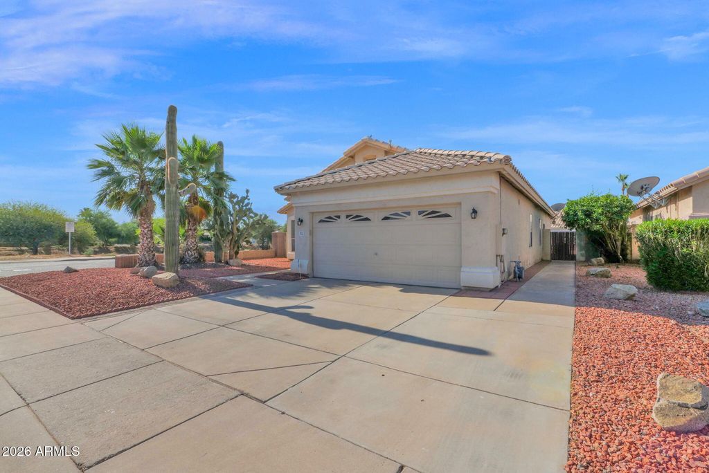 1011 W KELTON Lane, Phoenix, AZ 85023 — photo 2