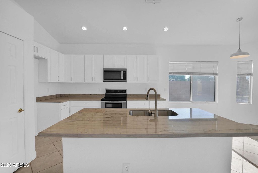 1011 W KELTON Lane, Phoenix, AZ 85023 — photo 5