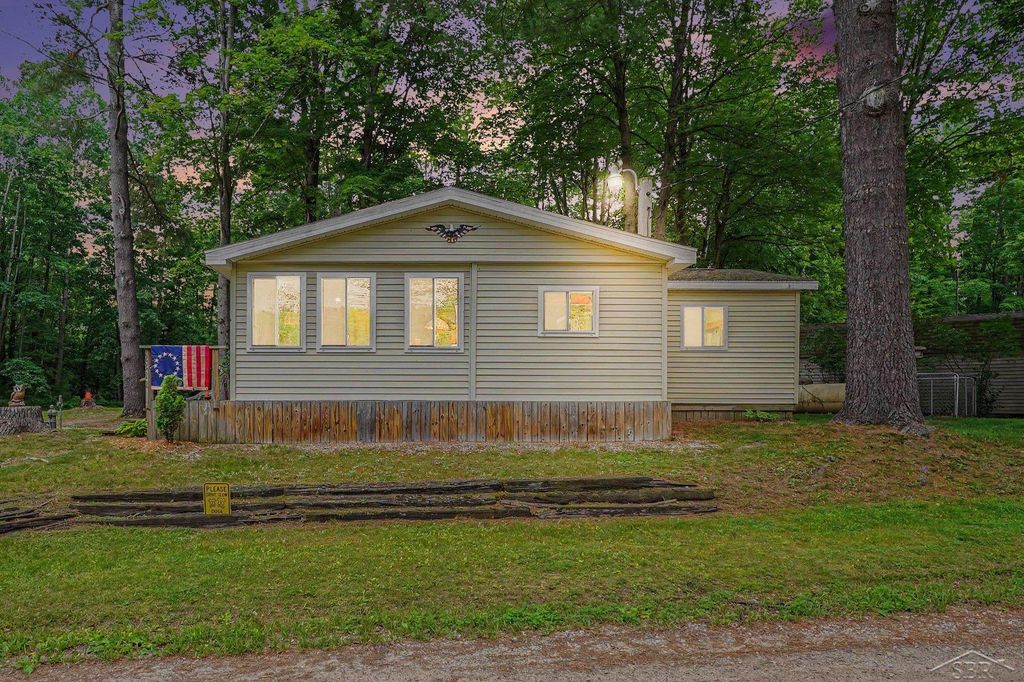 2322 Tittabawasee Avenue, Bourret Twp, MI 48610