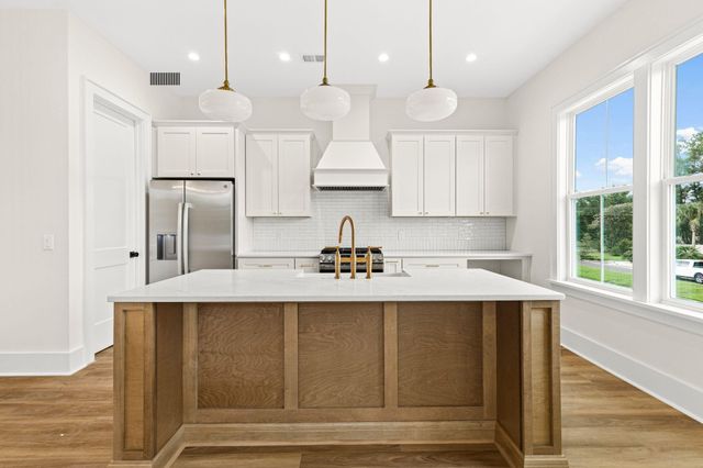 1608 Lauda Drive, Mount Pleasant, SC 29464