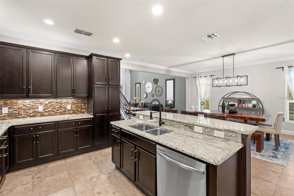 Image 12 of property listing at 8864 DELLA SCALA CIRCLE, Orlando, FL 32836