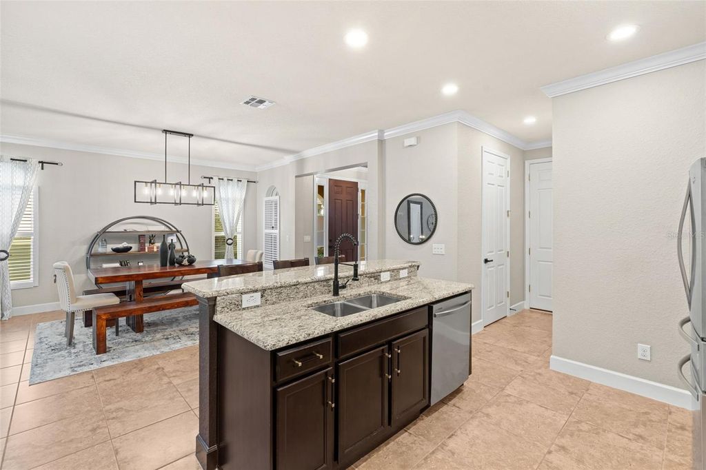 Image 16 of property listing at 8864 DELLA SCALA CIRCLE, Orlando, FL 32836