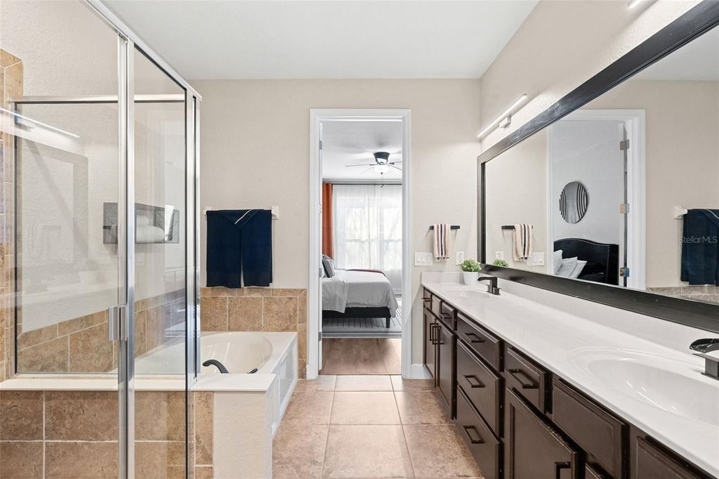 Image 26 of property listing at 8864 DELLA SCALA CIRCLE, Orlando, FL 32836