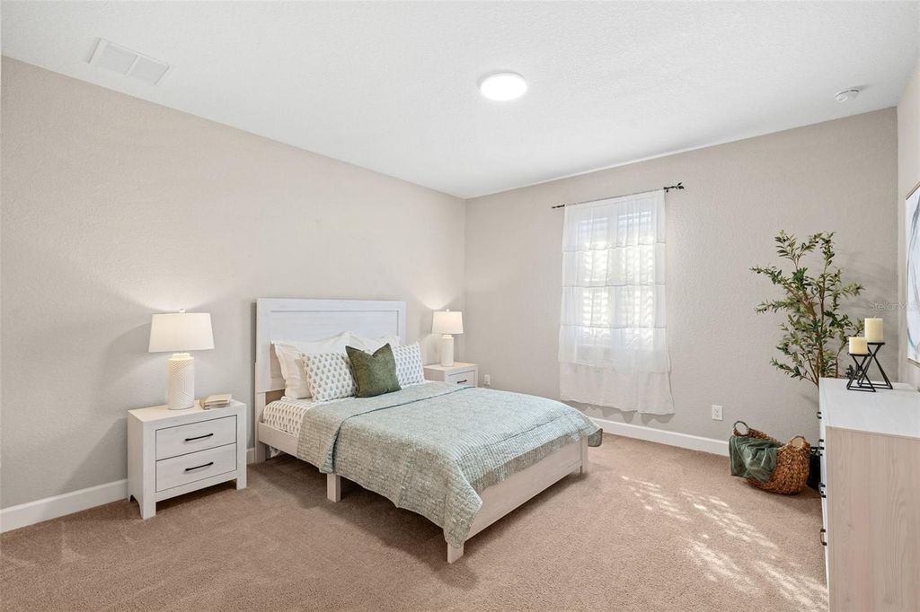 Image 36 of property listing at 8864 DELLA SCALA CIRCLE, Orlando, FL 32836