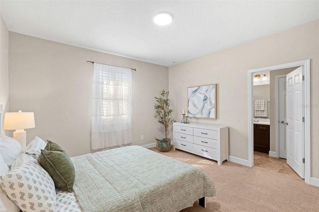 Image 37 of property listing at 8864 DELLA SCALA CIRCLE, Orlando, FL 32836