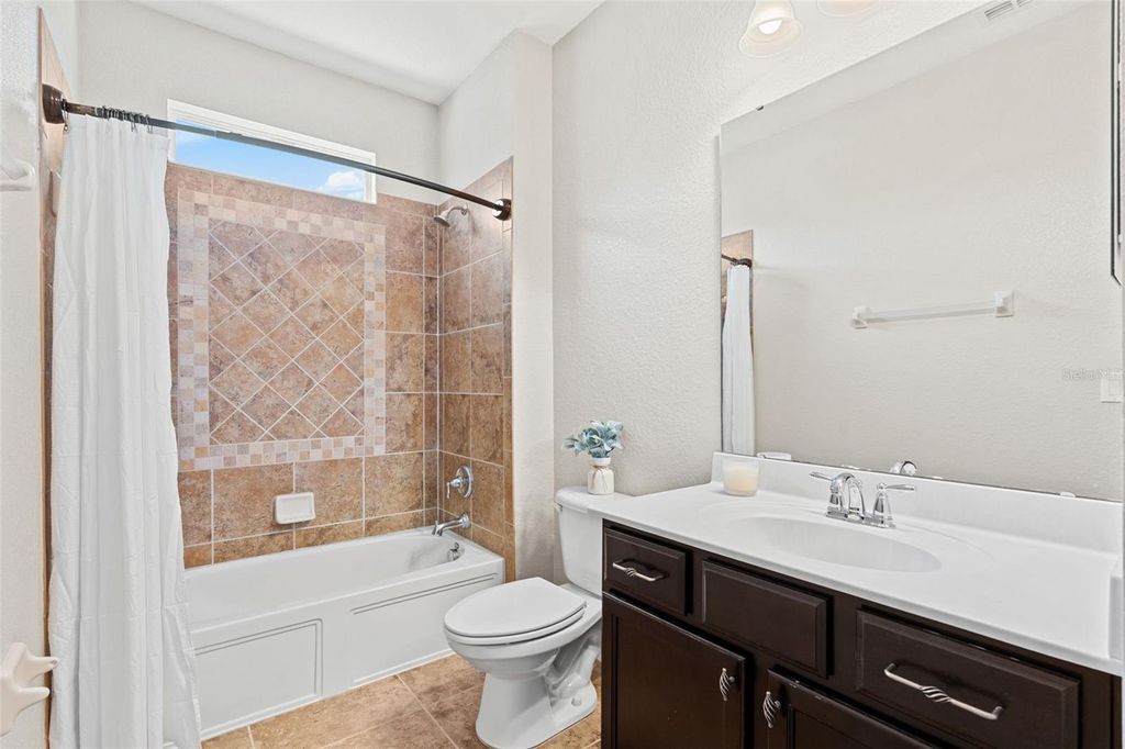 Image 38 of property listing at 8864 DELLA SCALA CIRCLE, Orlando, FL 32836