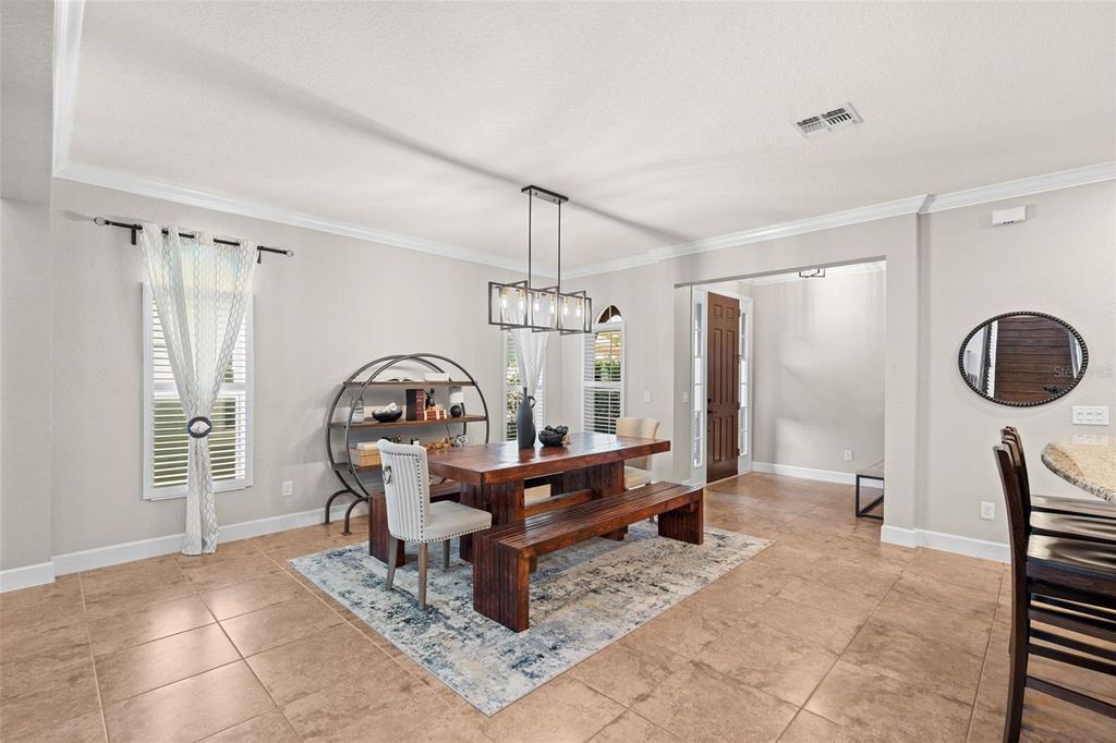 Image 7 of property listing at 8864 DELLA SCALA CIRCLE, Orlando, FL 32836
