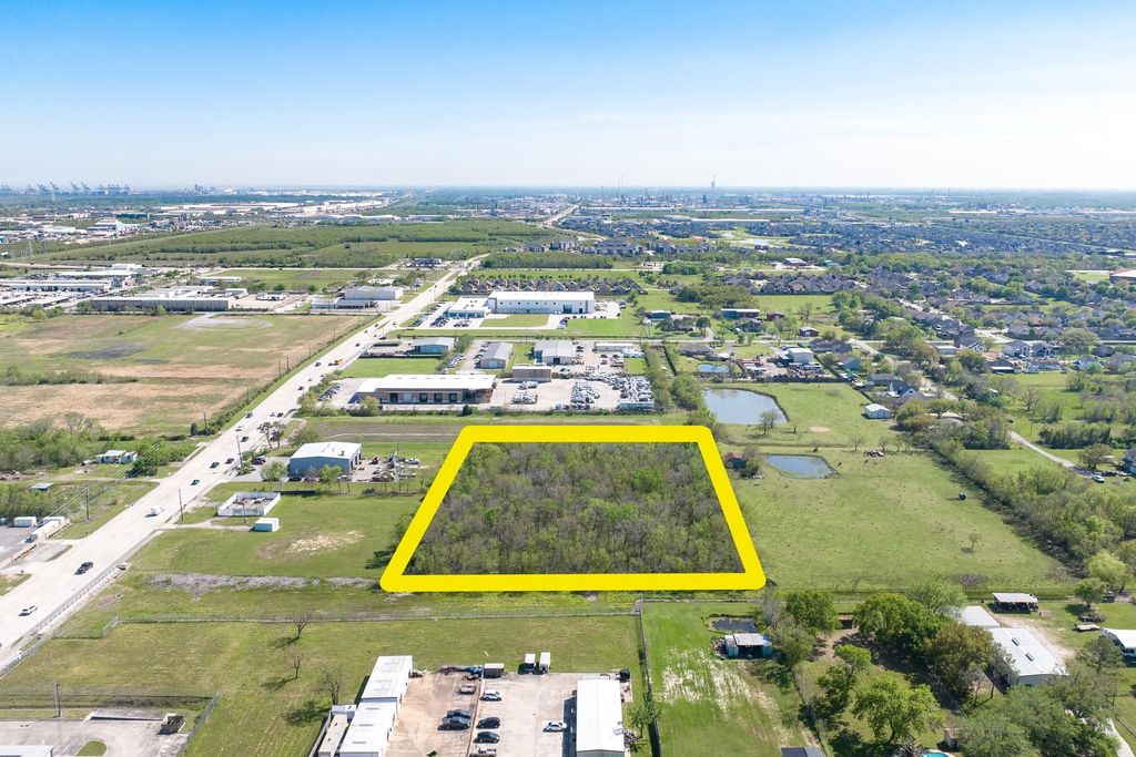 0 E H Street, La Porte, TX 77571
