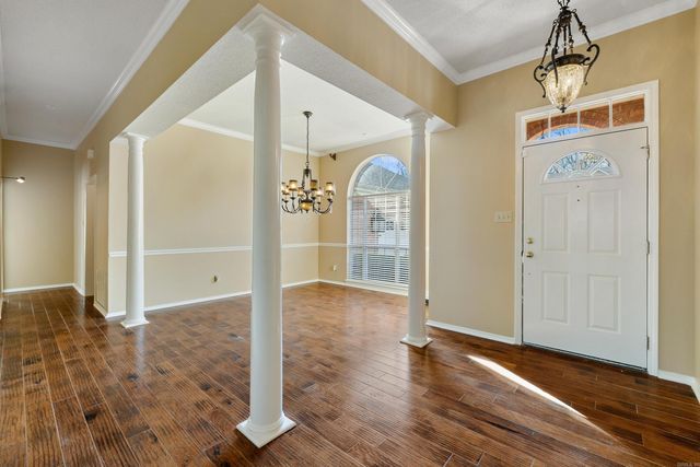 1215 River Oaks Drive, Benton, AR 72019