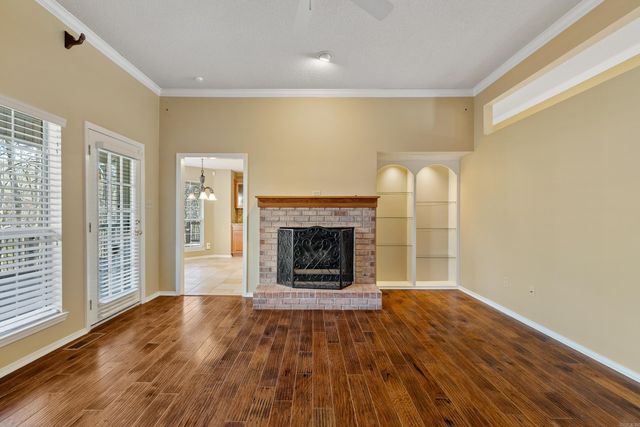 1215 River Oaks Drive, Benton, AR 72019