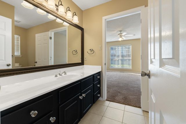 1215 River Oaks Drive, Benton, AR 72019