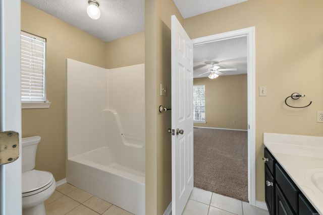 1215 River Oaks Drive, Benton, AR 72019