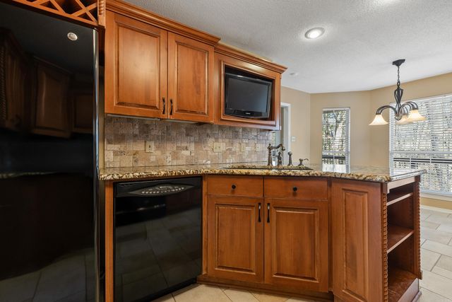 1215 River Oaks Drive, Benton, AR 72019