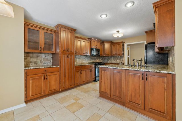 1215 River Oaks Drive, Benton, AR 72019