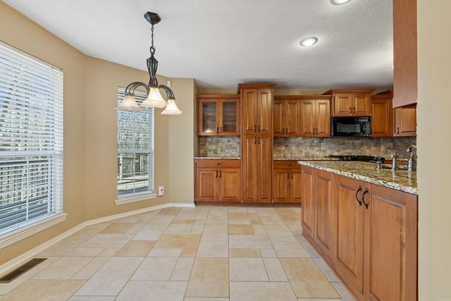 1215 River Oaks Drive, Benton, AR 72019