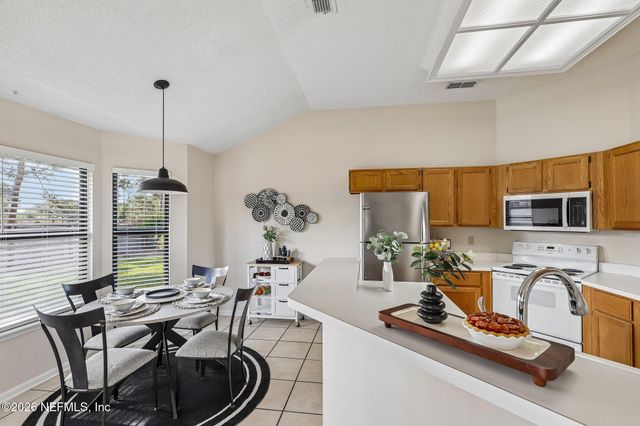 8869 COUNTRY BEND Circle, Jacksonville, FL 32244