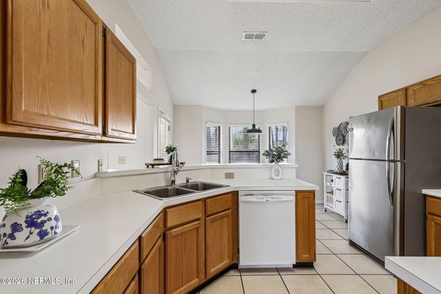 8869 COUNTRY BEND Circle, Jacksonville, FL 32244