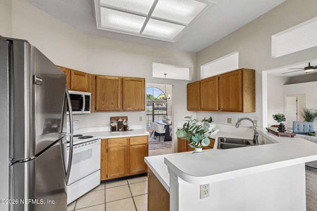 8869 COUNTRY BEND Circle, Jacksonville, FL 32244